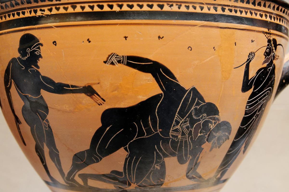 Μελανόμορφοι σκύλοι σοφίτας με ανταγωνιστική θέα μέσω The Med